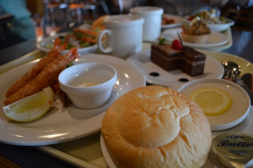 Mmm... Bread (!!), fried scrimp, seafood salad, cake and tea