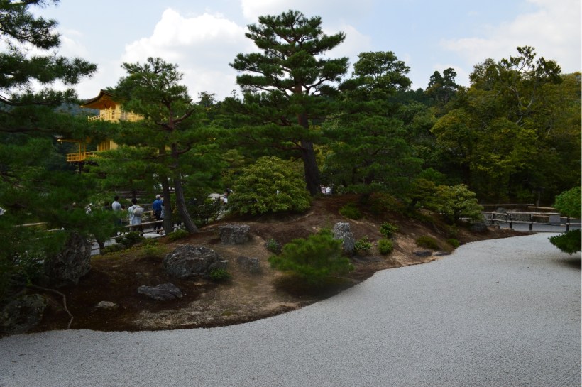 kinkaku-ji_stone_garden